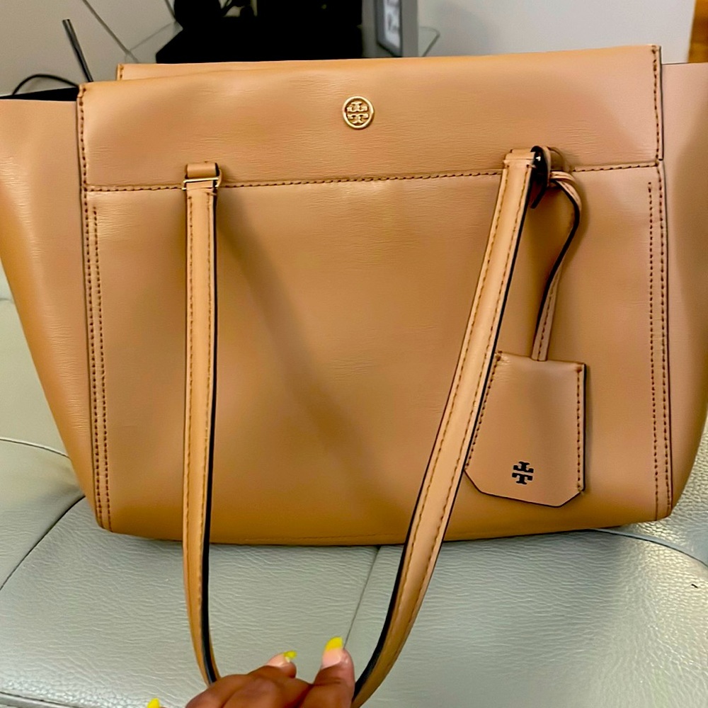 Tory Burch zip tote no scratch gentle used no or smoke home